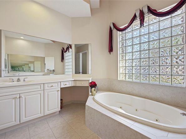 109 SW 128th Ave, Plantation FL 33325