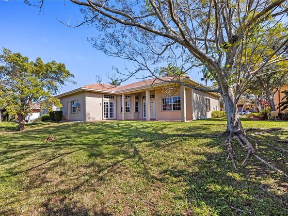 109 SW 128th Ave, Plantation FL 33325
