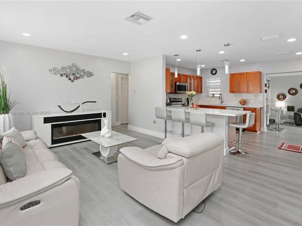 7280 SW 13th St, Miami FL 33144