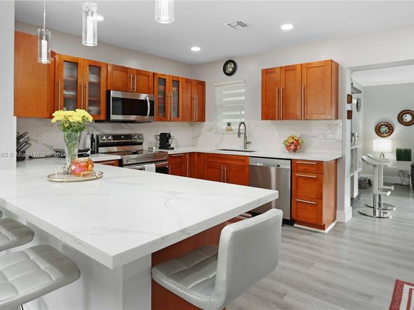 7280 SW 13th St, Miami FL 33144