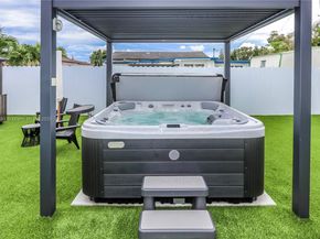 7280 SW 13th St, Miami FL 33144