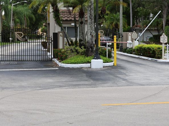 11251 Reveille Rd, Cooper City FL 33026