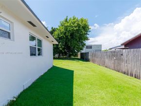 1366 NW 75th St, Miami FL 33147