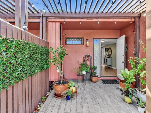 1489 Fairway Rd, Pembroke Pines FL 33026