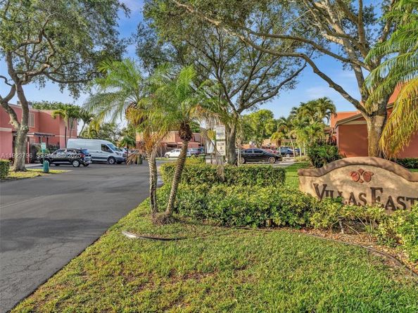 1489 Fairway Rd, Pembroke Pines FL 33026