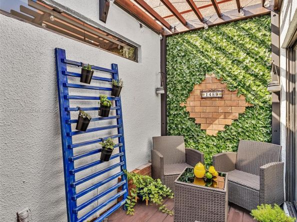 1489 Fairway Rd, Pembroke Pines FL 33026