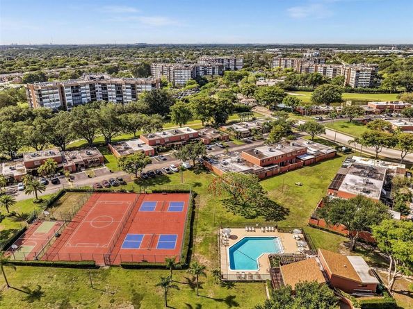 1489 Fairway Rd, Pembroke Pines FL 33026