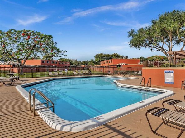 1489 Fairway Rd, Pembroke Pines FL 33026