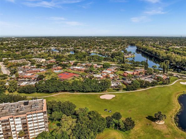 1489 Fairway Rd, Pembroke Pines FL 33026