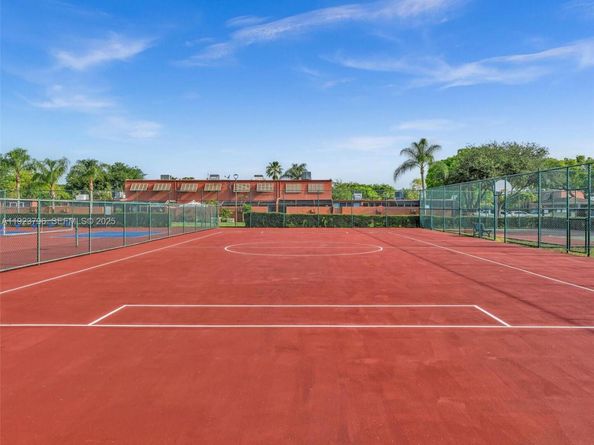 1489 Fairway Rd, Pembroke Pines FL 33026