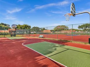 1489 Fairway Rd, Pembroke Pines FL 33026