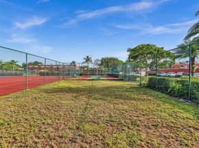 1489 Fairway Rd, Pembroke Pines FL 33026