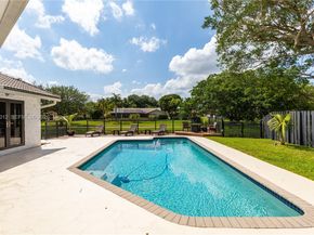 9171 NW 13th St, Plantation FL 33322