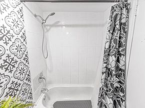 1890 W 56th St 1411, Hialeah FL 33012