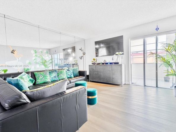 1890 W 56th St 1411, Hialeah FL 33012