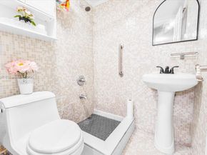 1890 W 56th St 1411, Hialeah FL 33012