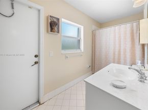 11351 NW 64th Ter, Doral FL 33178