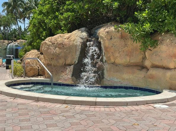 11351 NW 64th Ter, Doral FL 33178