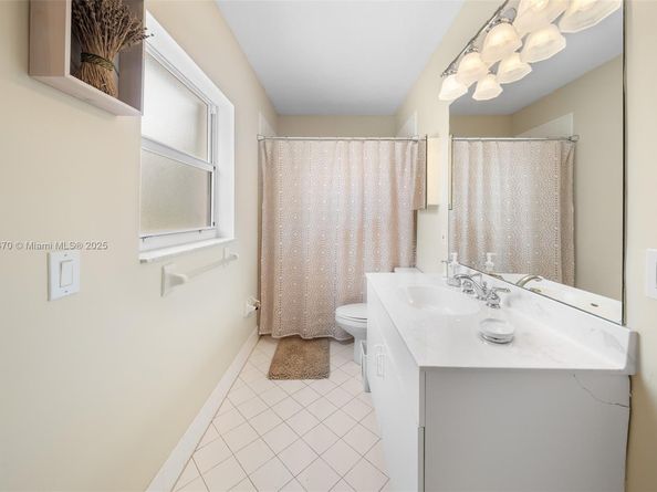 11351 NW 64th Ter, Doral FL 33178