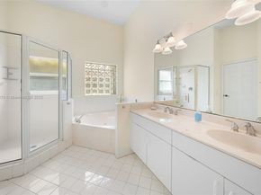 11351 NW 64th Ter, Doral FL 33178