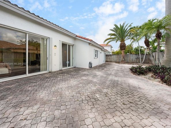 11351 NW 64th Ter, Doral FL 33178