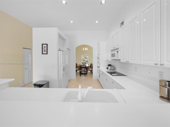 11351 NW 64th Ter, Doral FL 33178