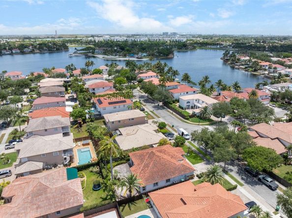 11351 NW 64th Ter, Doral FL 33178