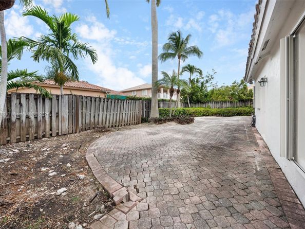 11351 NW 64th Ter, Doral FL 33178