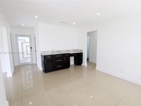 8116 NW 72nd Ave, Tamarac FL 33321