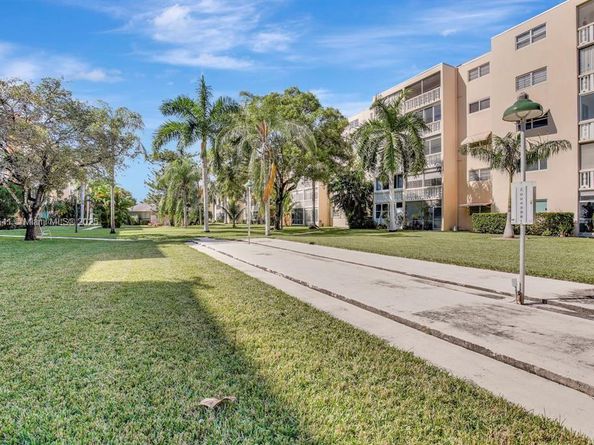 219 NE 14th Ave 107, Hallandale Beach FL 33009