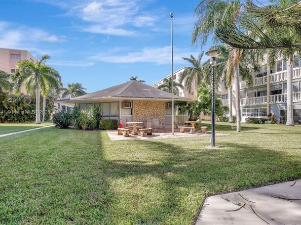 219 NE 14th Ave 107, Hallandale Beach FL 33009