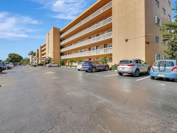 219 NE 14th Ave 107, Hallandale Beach FL 33009