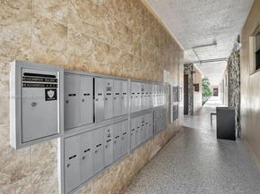 219 NE 14th Ave 107, Hallandale Beach FL 33009