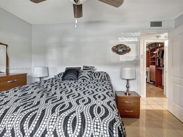 219 NE 14th Ave 107, Hallandale Beach FL 33009