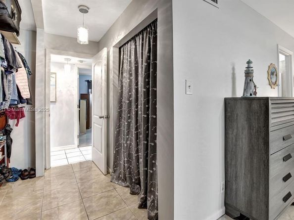 219 NE 14th Ave 107, Hallandale Beach FL 33009