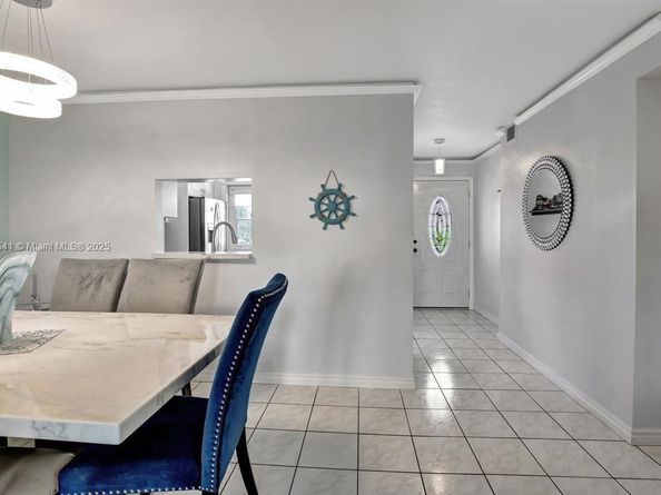 219 NE 14th Ave 107, Hallandale Beach FL 33009