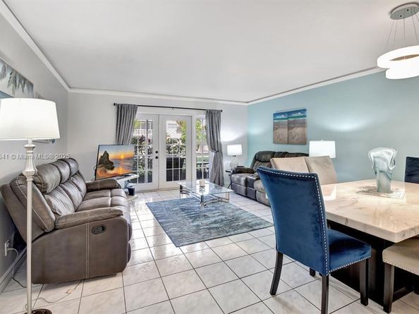 219 NE 14th Ave 107, Hallandale Beach FL 33009