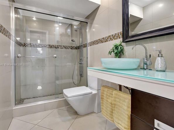 219 NE 14th Ave 107, Hallandale Beach FL 33009