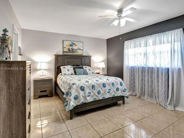 219 NE 14th Ave 107, Hallandale Beach FL 33009