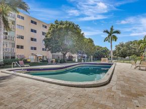 219 NE 14th Ave 107, Hallandale Beach FL 33009