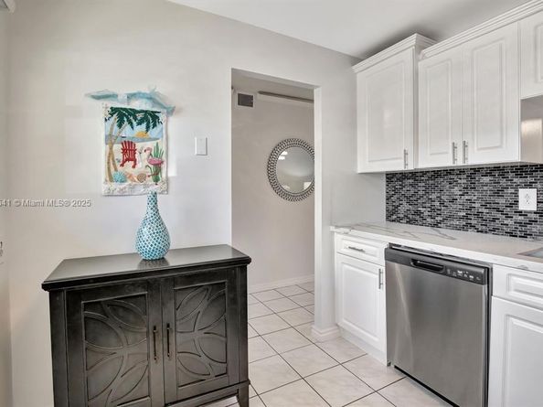 219 NE 14th Ave 107, Hallandale Beach FL 33009