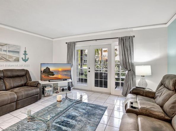 219 NE 14th Ave 107, Hallandale Beach FL 33009