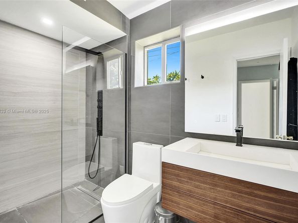 1940 NE 185th Ter, North Miami Beach FL 33179