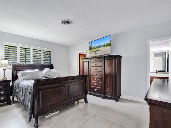 1940 NE 185th Ter, North Miami Beach FL 33179