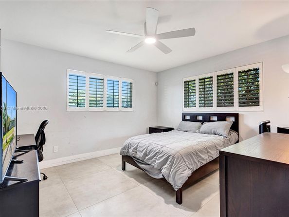 1940 NE 185th Ter, North Miami Beach FL 33179