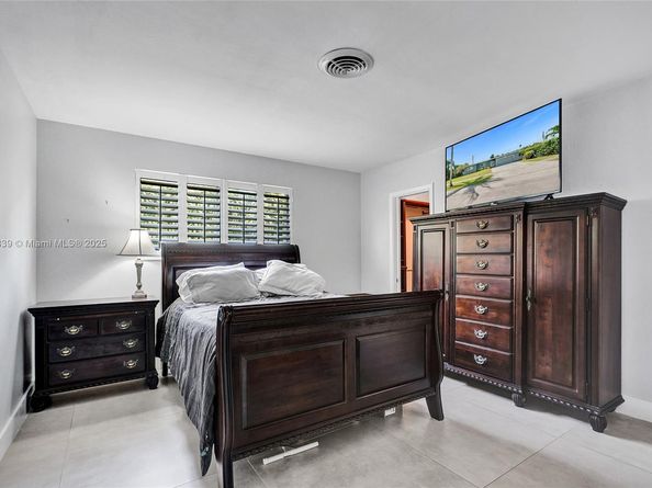 1940 NE 185th Ter, North Miami Beach FL 33179