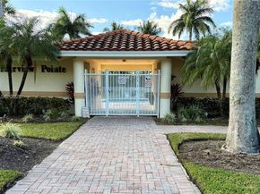 712 W Palm Aire Dr, Pompano Beach FL 33069