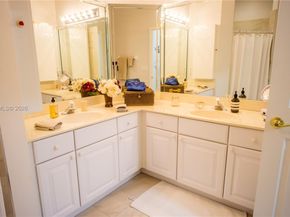 712 W Palm Aire Dr, Pompano Beach FL 33069