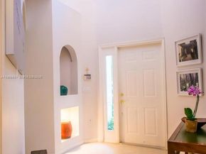 712 W Palm Aire Dr, Pompano Beach FL 33069