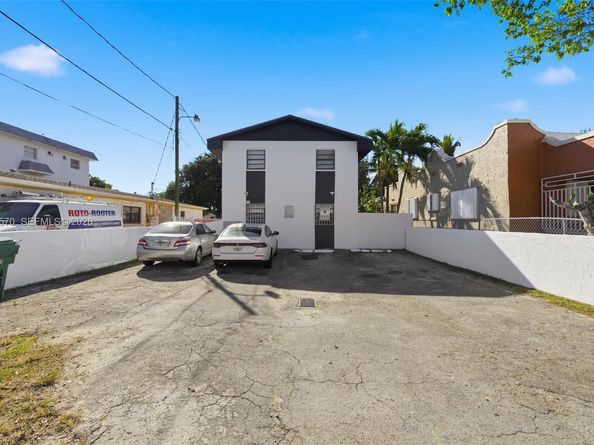 1542 NW 35th St, Miami FL 33142